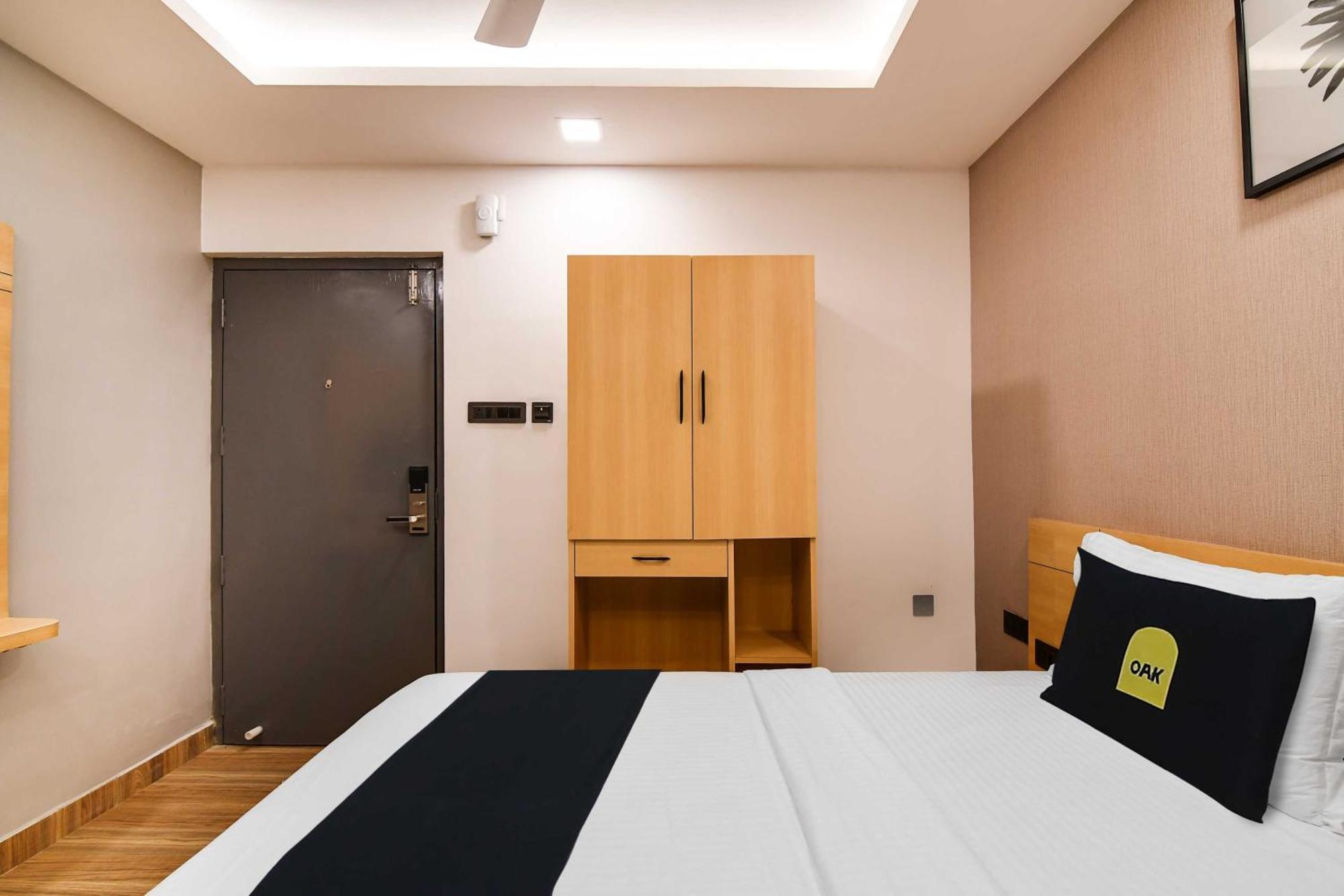 Super Townhouse Oak Sayhallo Ecstasy Bhubaneswar Eksteriør billede