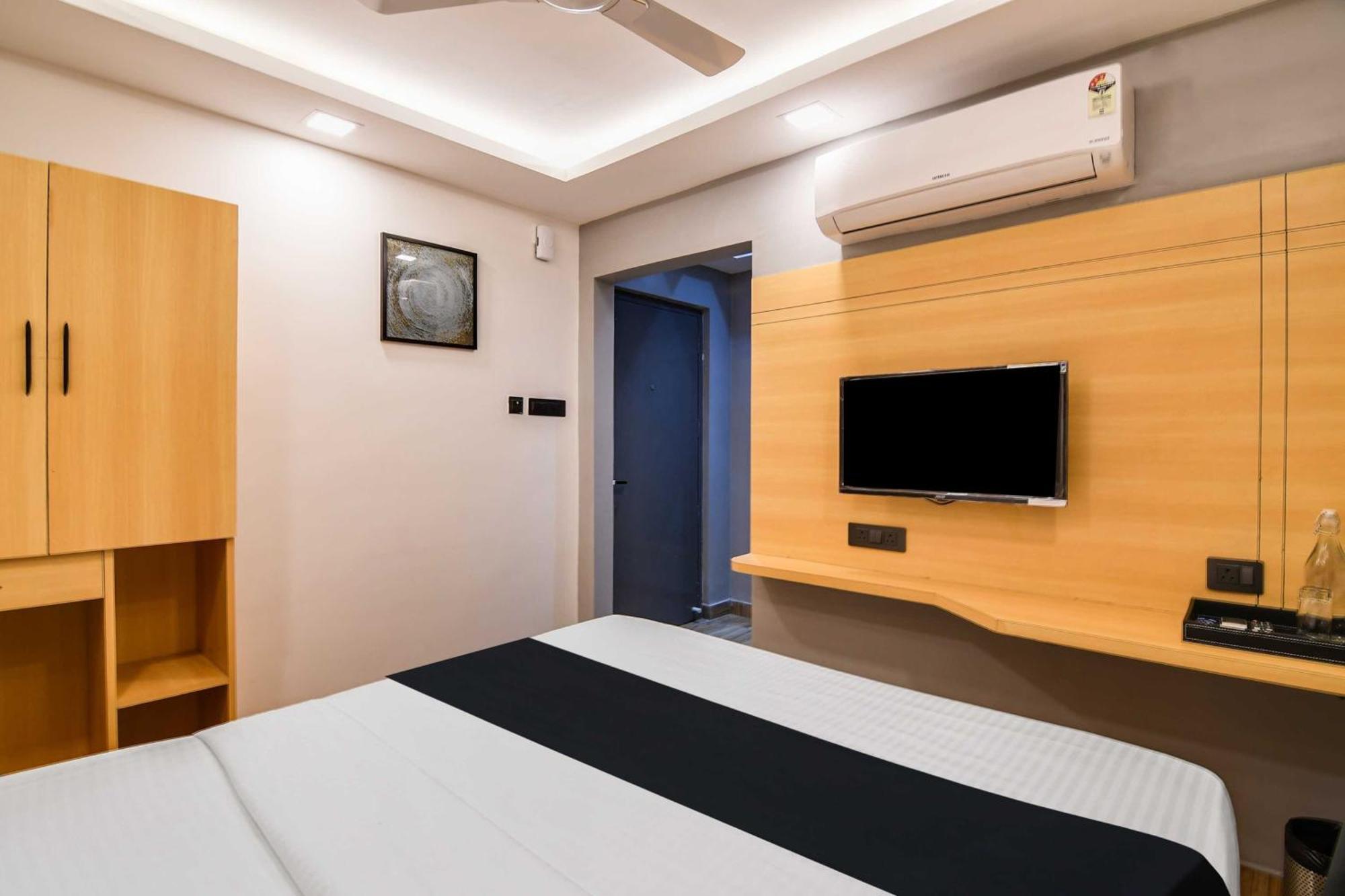 Super Townhouse Oak Sayhallo Ecstasy Bhubaneswar Eksteriør billede
