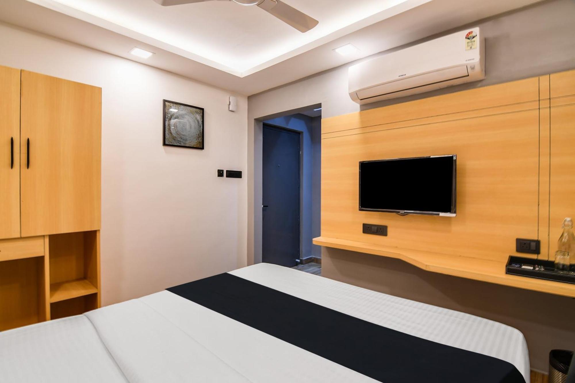 Super Townhouse Oak Sayhallo Ecstasy Bhubaneswar Eksteriør billede