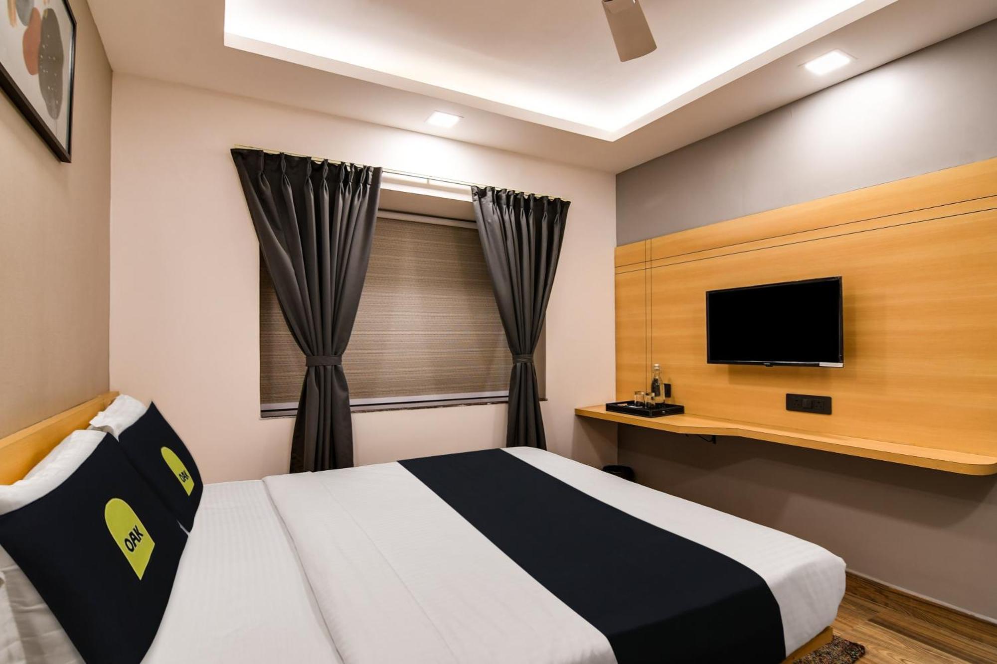 Super Townhouse Oak Sayhallo Ecstasy Bhubaneswar Eksteriør billede