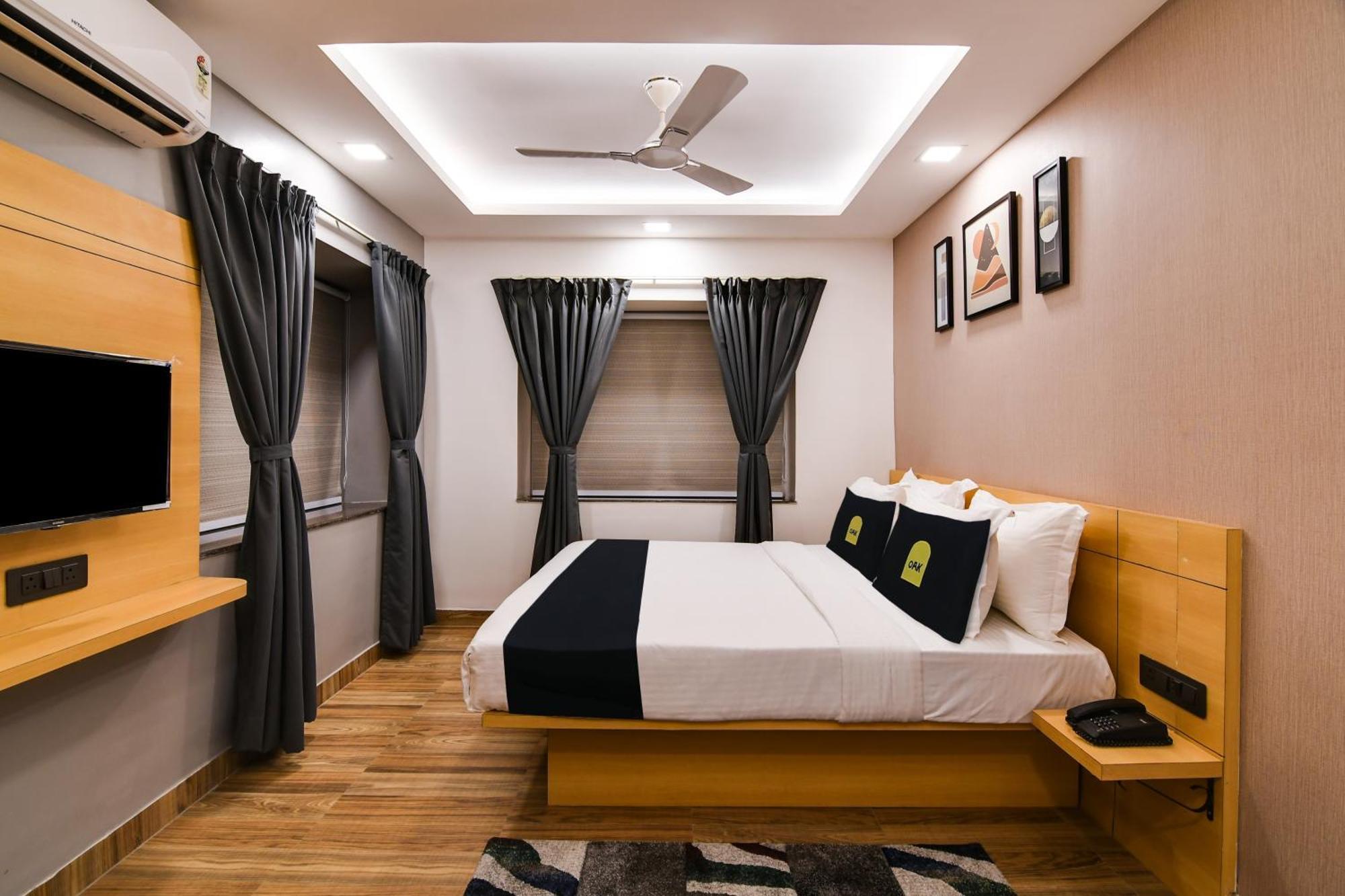 Super Townhouse Oak Sayhallo Ecstasy Bhubaneswar Eksteriør billede
