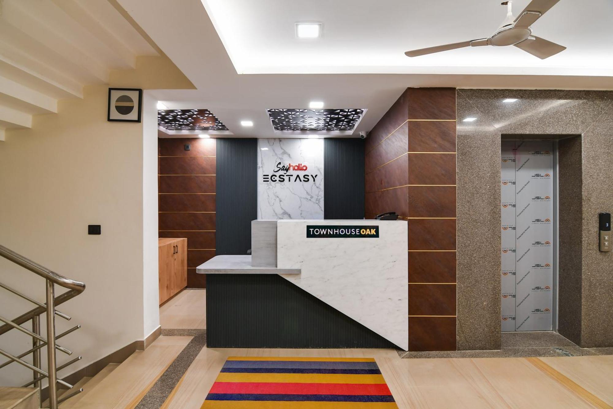 Super Townhouse Oak Sayhallo Ecstasy Bhubaneswar Eksteriør billede