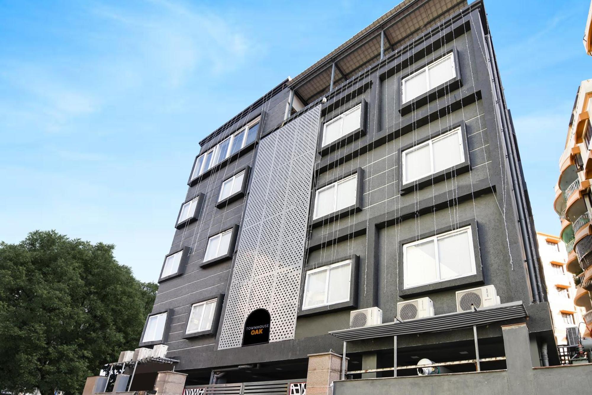 Super Townhouse Oak Sayhallo Ecstasy Bhubaneswar Eksteriør billede