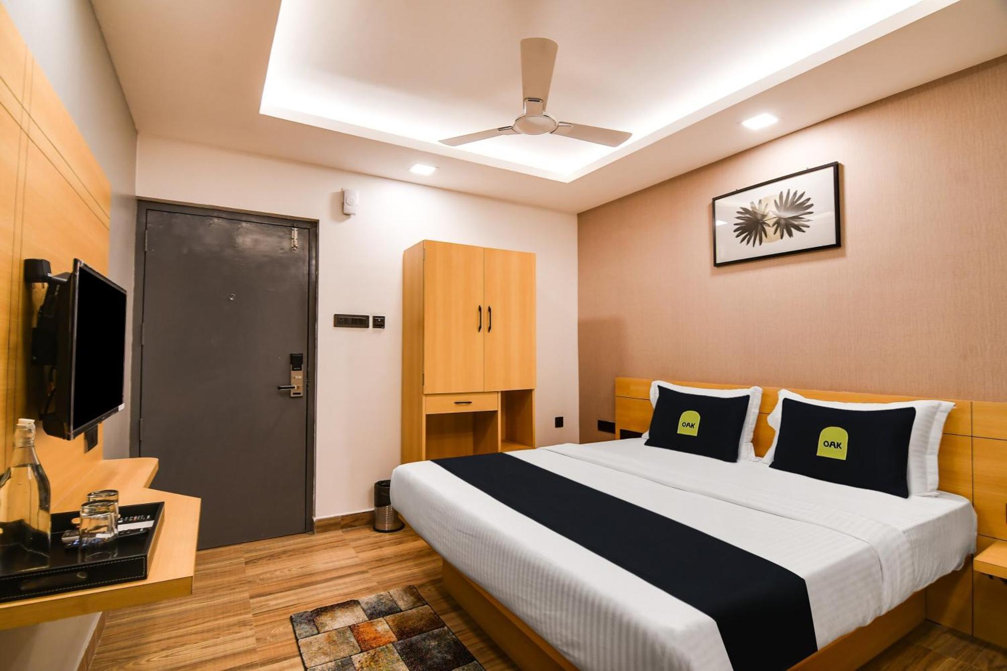 Super Townhouse Oak Sayhallo Ecstasy Bhubaneswar Eksteriør billede