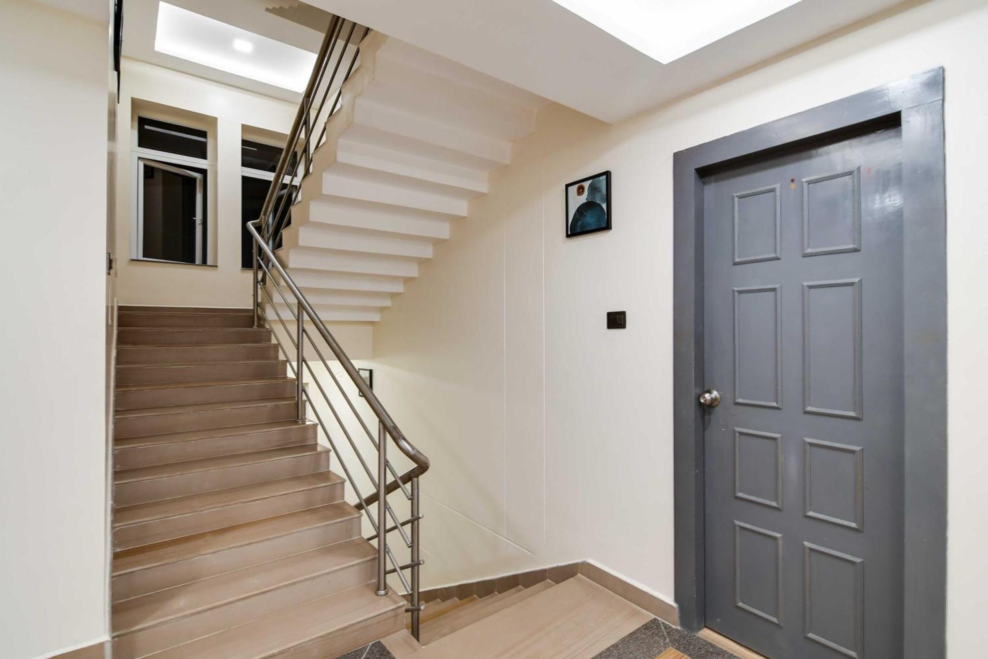Super Townhouse Oak Sayhallo Ecstasy Bhubaneswar Eksteriør billede