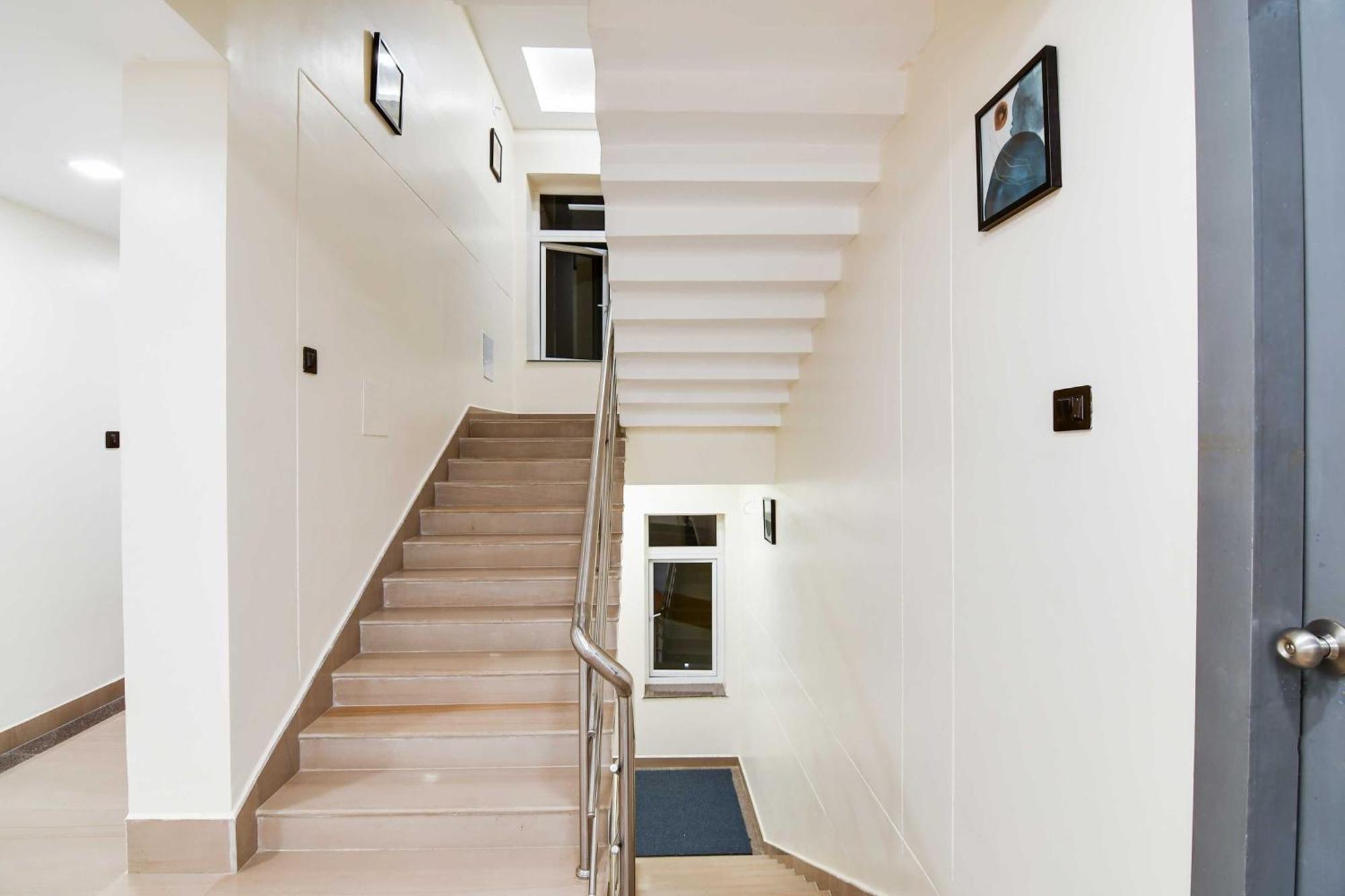 Super Townhouse Oak Sayhallo Ecstasy Bhubaneswar Eksteriør billede