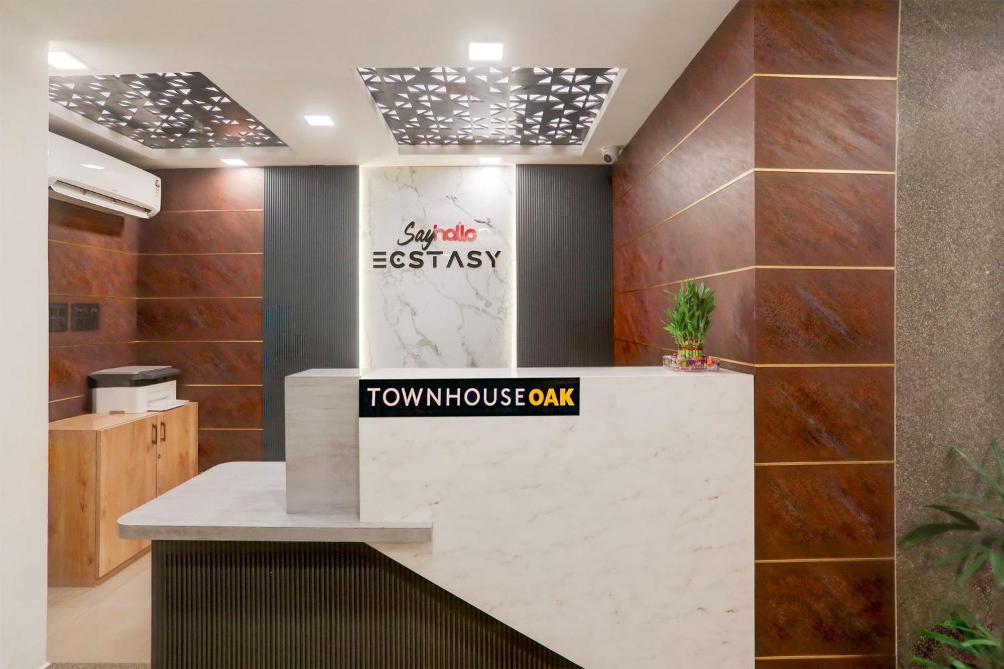 Super Townhouse Oak Sayhallo Ecstasy Bhubaneswar Eksteriør billede