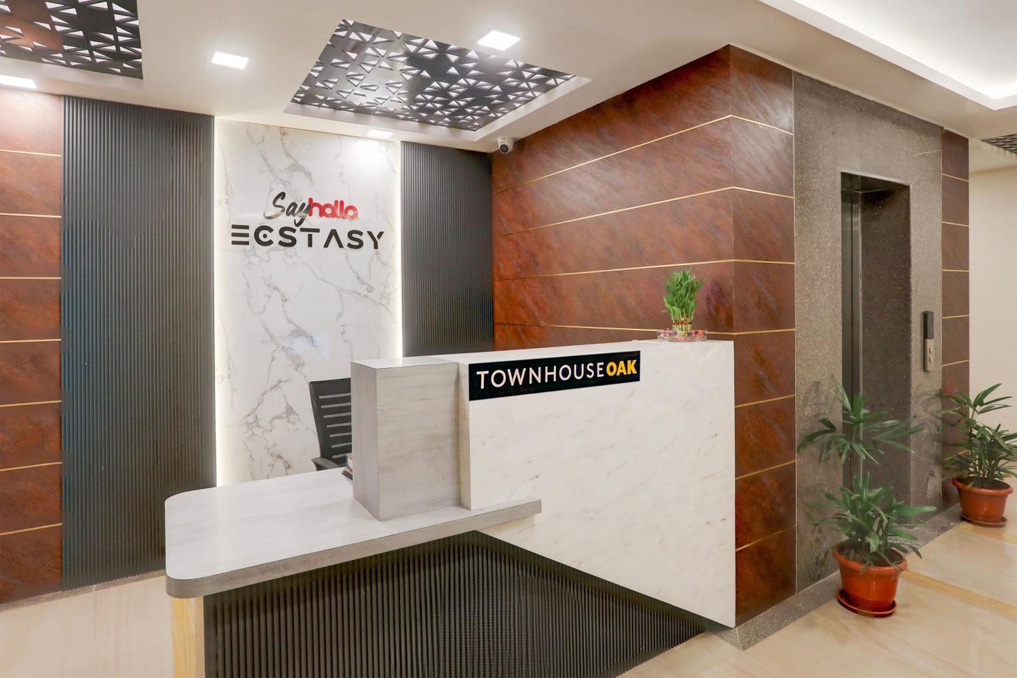 Super Townhouse Oak Sayhallo Ecstasy Bhubaneswar Eksteriør billede